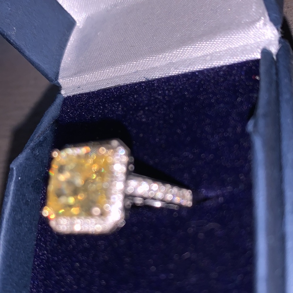 Bradford exchange canary princess halo ring - Picture 4 of 12
